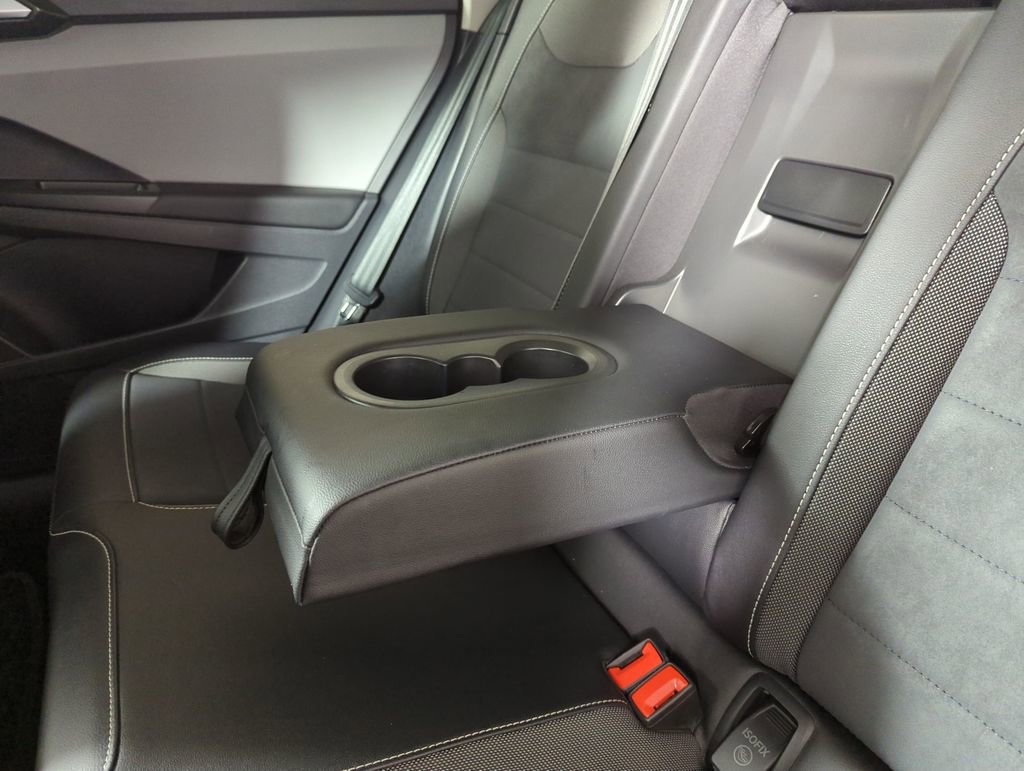 Used 2022 Volkswagen Taos SE image 32