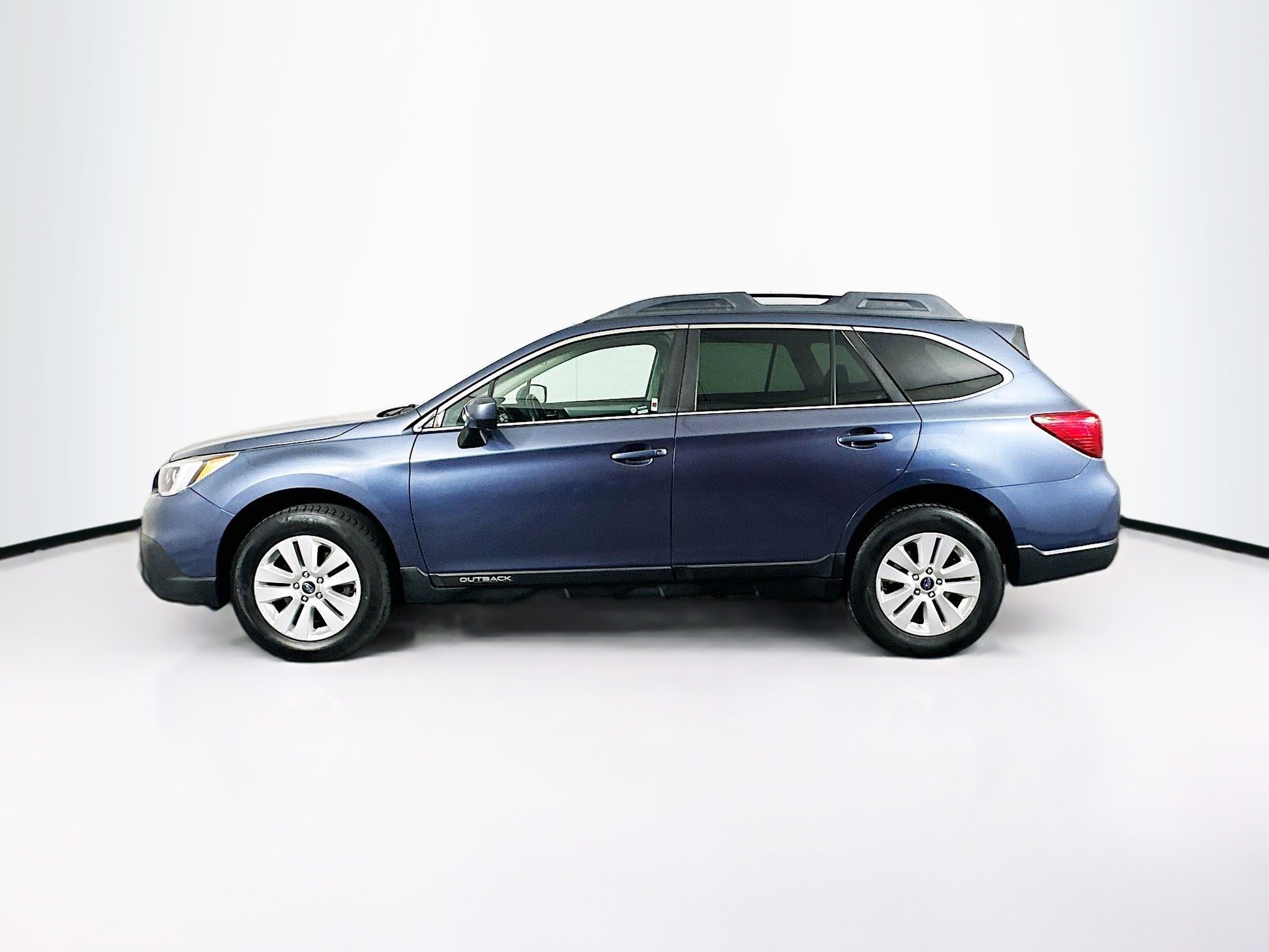 Used 2017 Subaru Outback 2.5i Premium AWD/4WD image 4