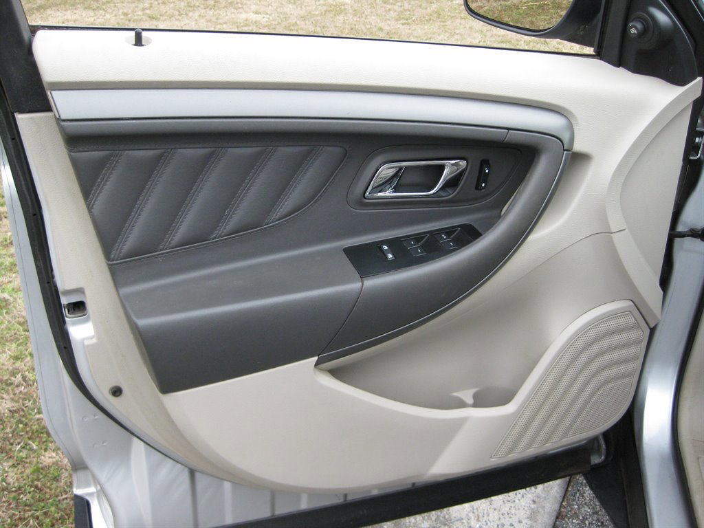Used 2011 Ford Taurus SEL w/ 201A Rapid Spec Order Code image 10