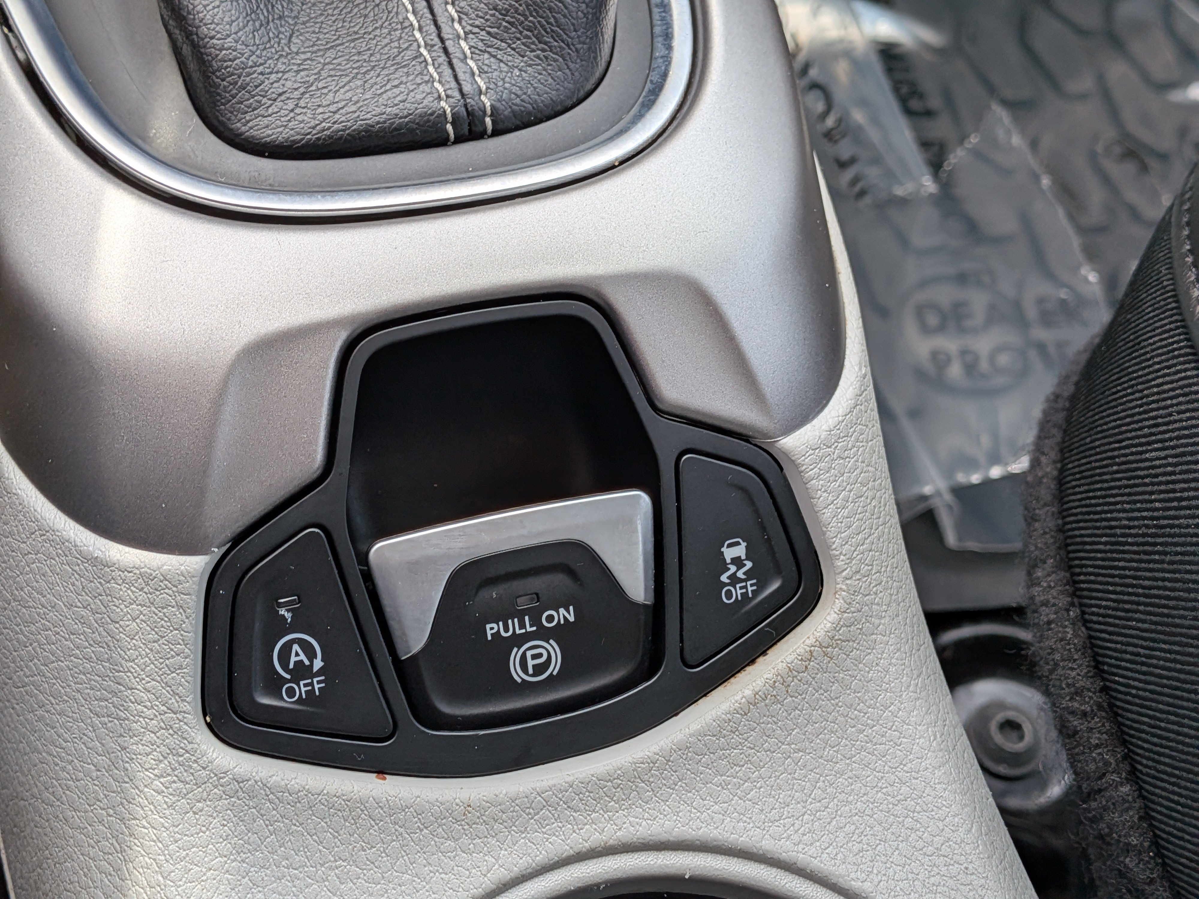 Used 2018 Jeep Compass Latitude FWD image 30