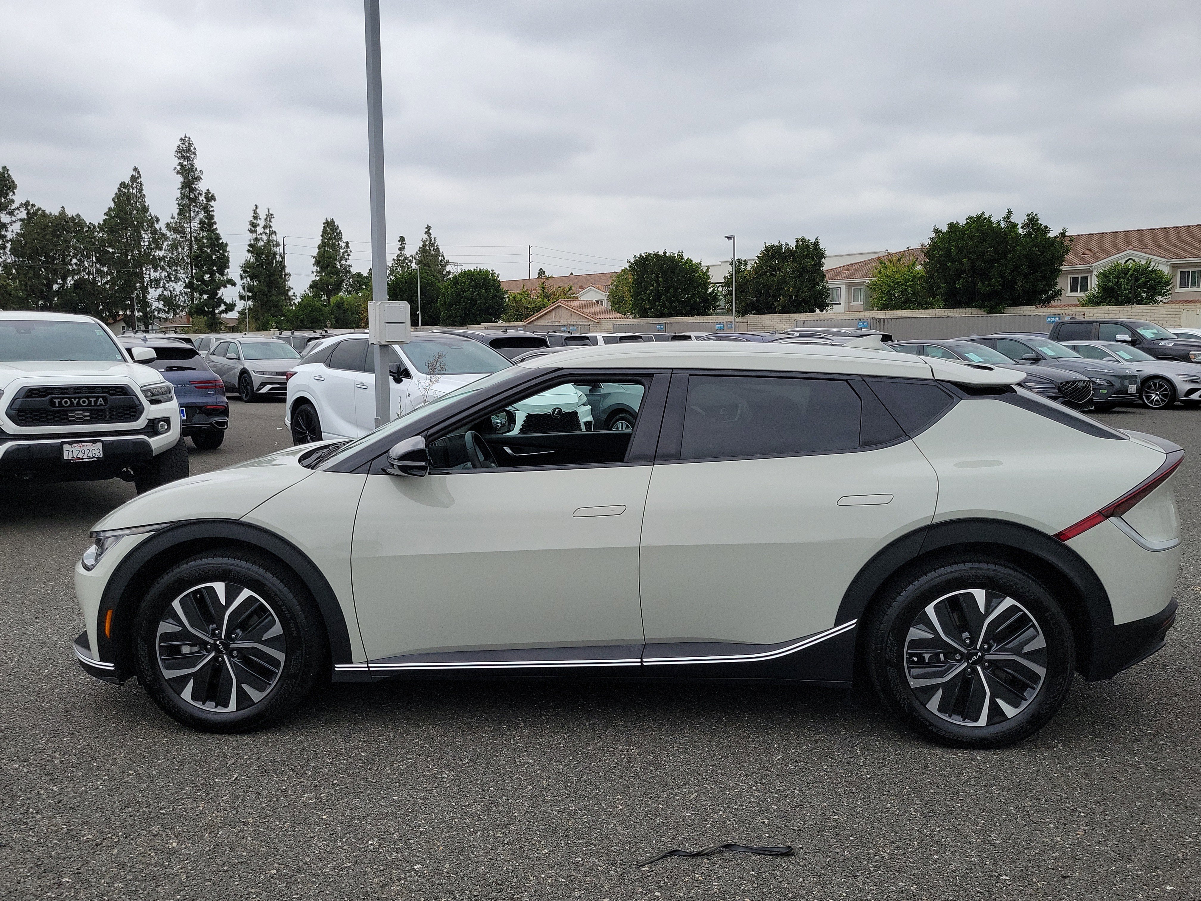 Used 2024 Kia EV6 Light RWD image 3