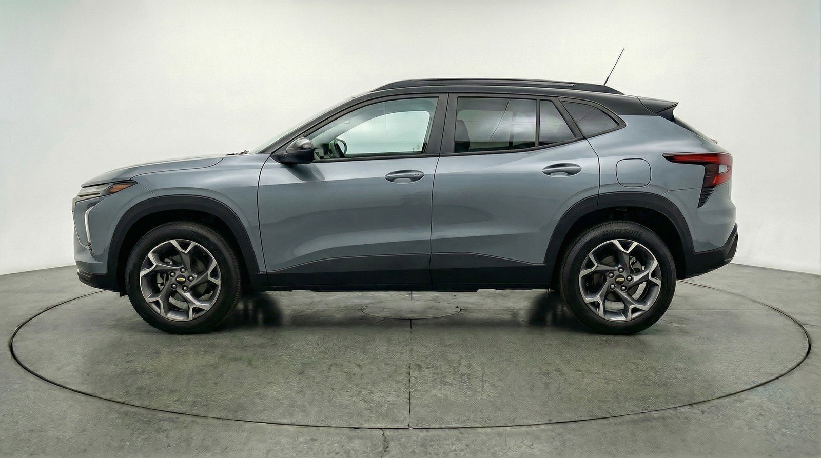 Used 2025 Chevrolet Trax LT image 5