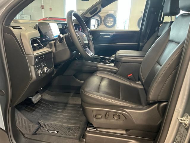 Used 2025 Chevrolet Suburban LT AWD/4WD image 25