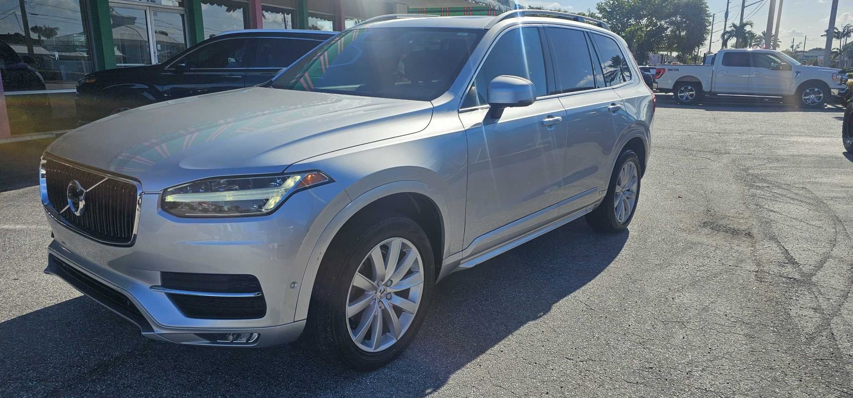 Used 2018 Volvo XC90 T5 Momentum w/ Convenience Package FWD image 1