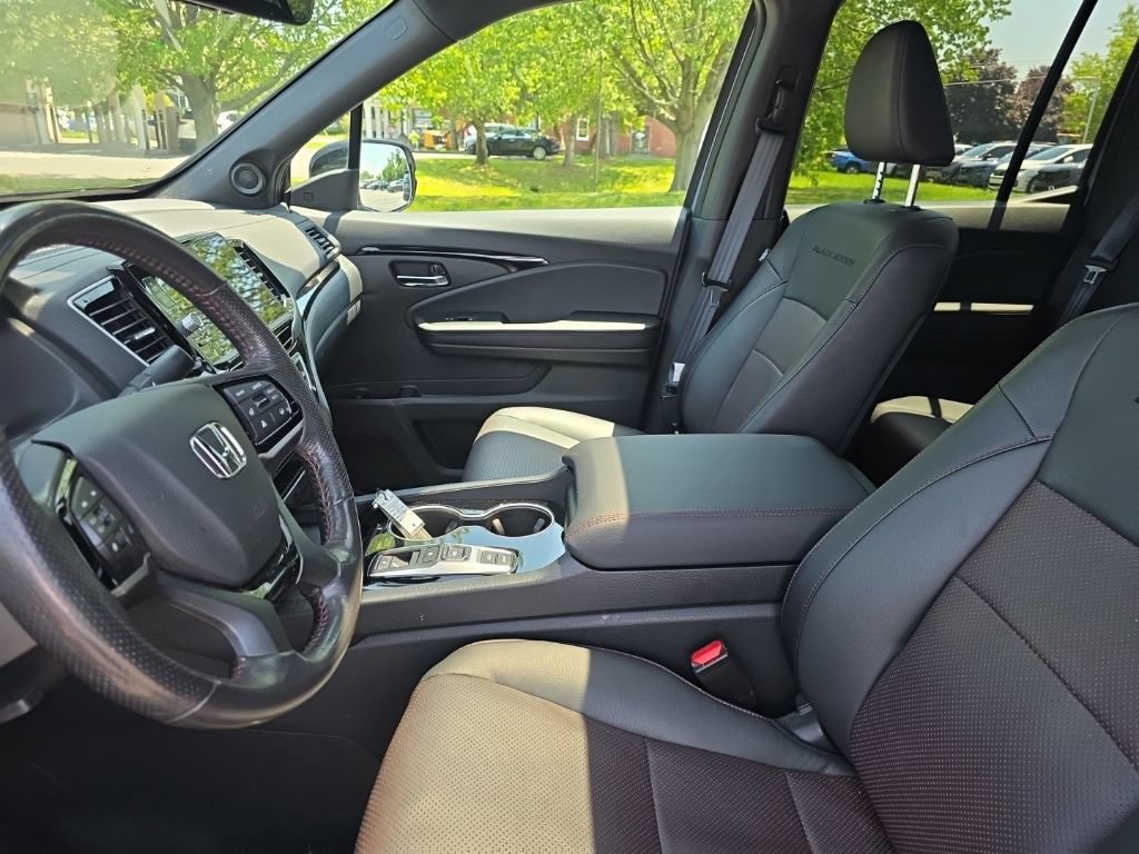 Certified 2025 Honda Ridgeline Black Edition image 23