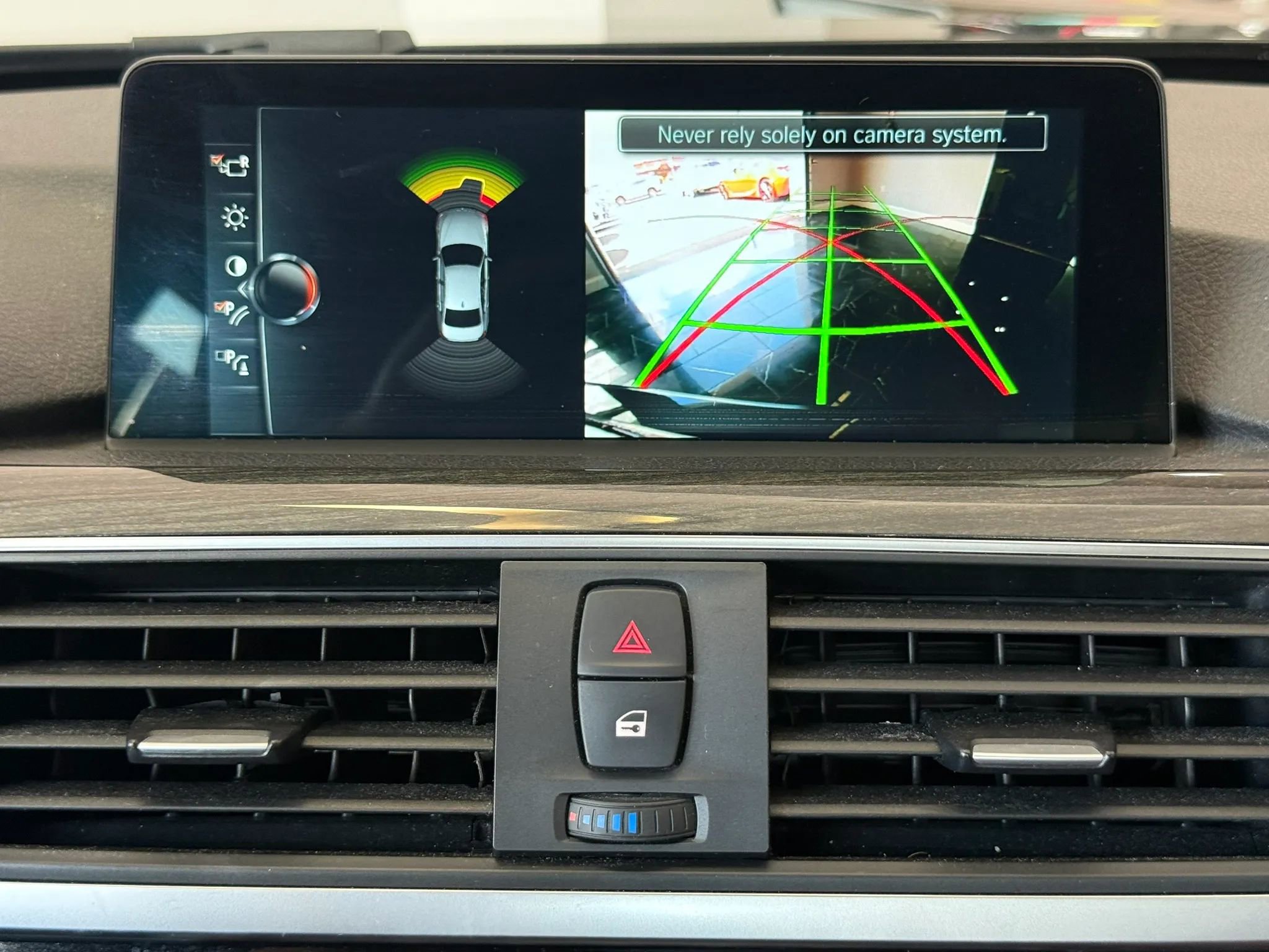 Used 2017 BMW 330i xDrive Sedan image 18