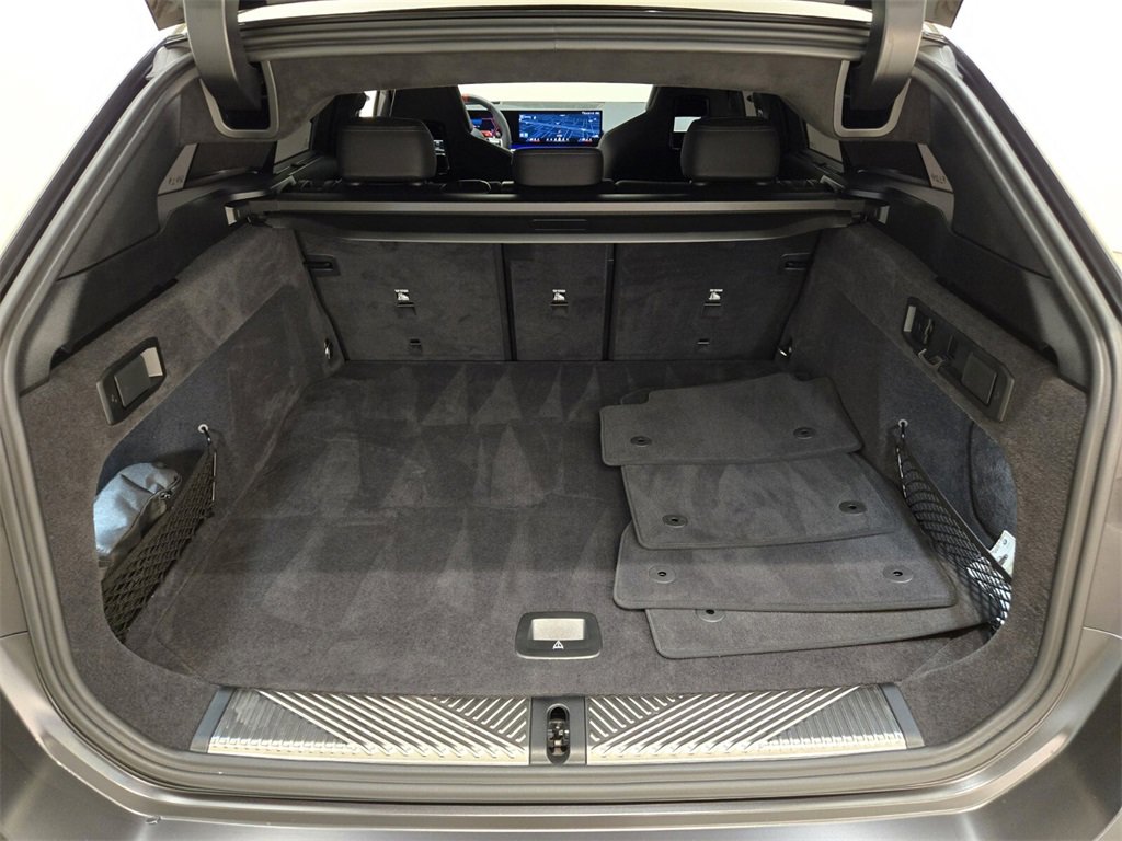 Used 2025 BMW M5 Touring image 24