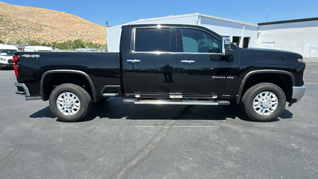 Used 2024 Chevrolet Silverado 2500 LTZ AWD/4WD image 2