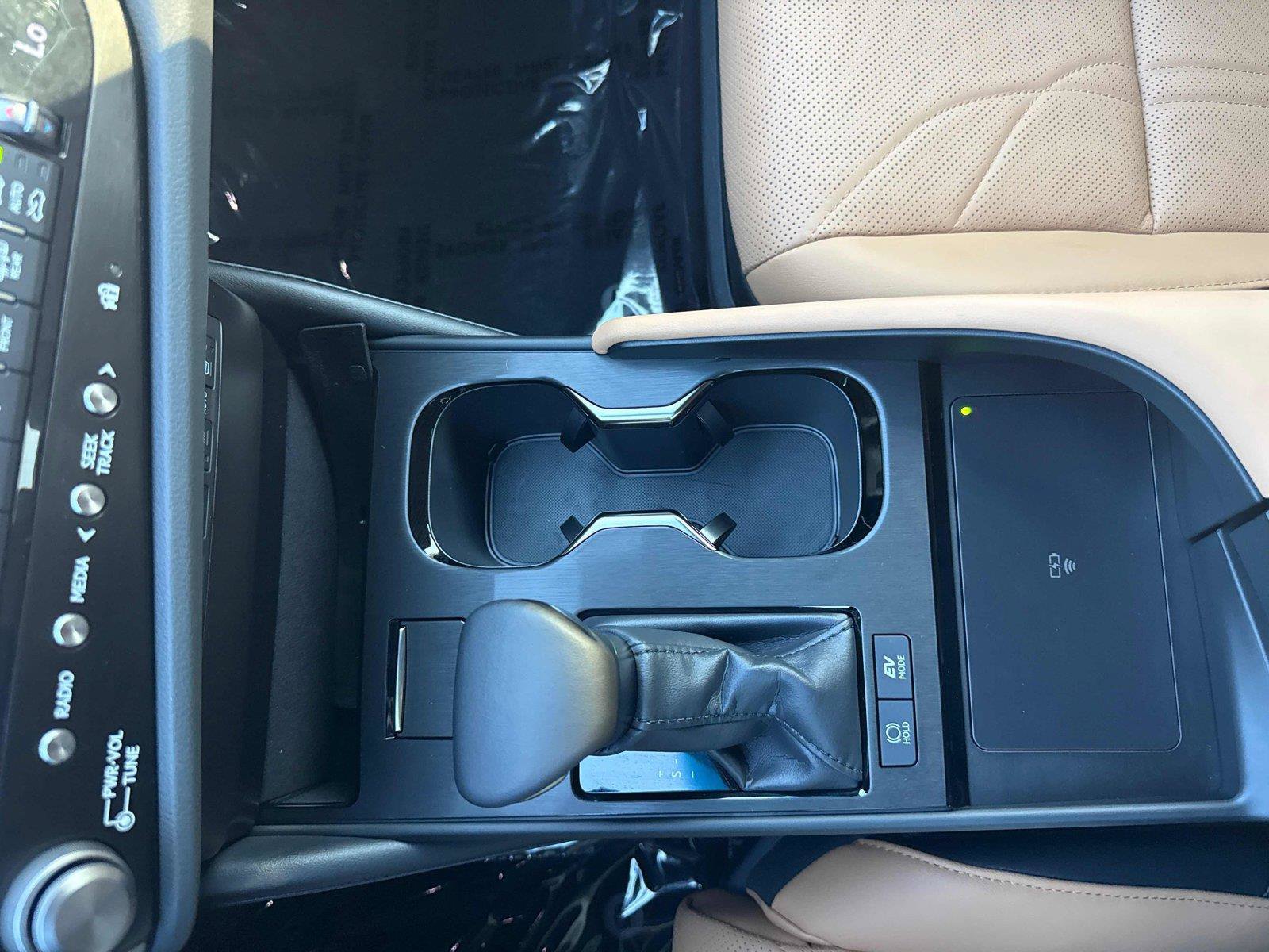 Used 2025 Lexus ES 300h Ultra Luxury w/ Accessory Package (Z2) FWD image 19