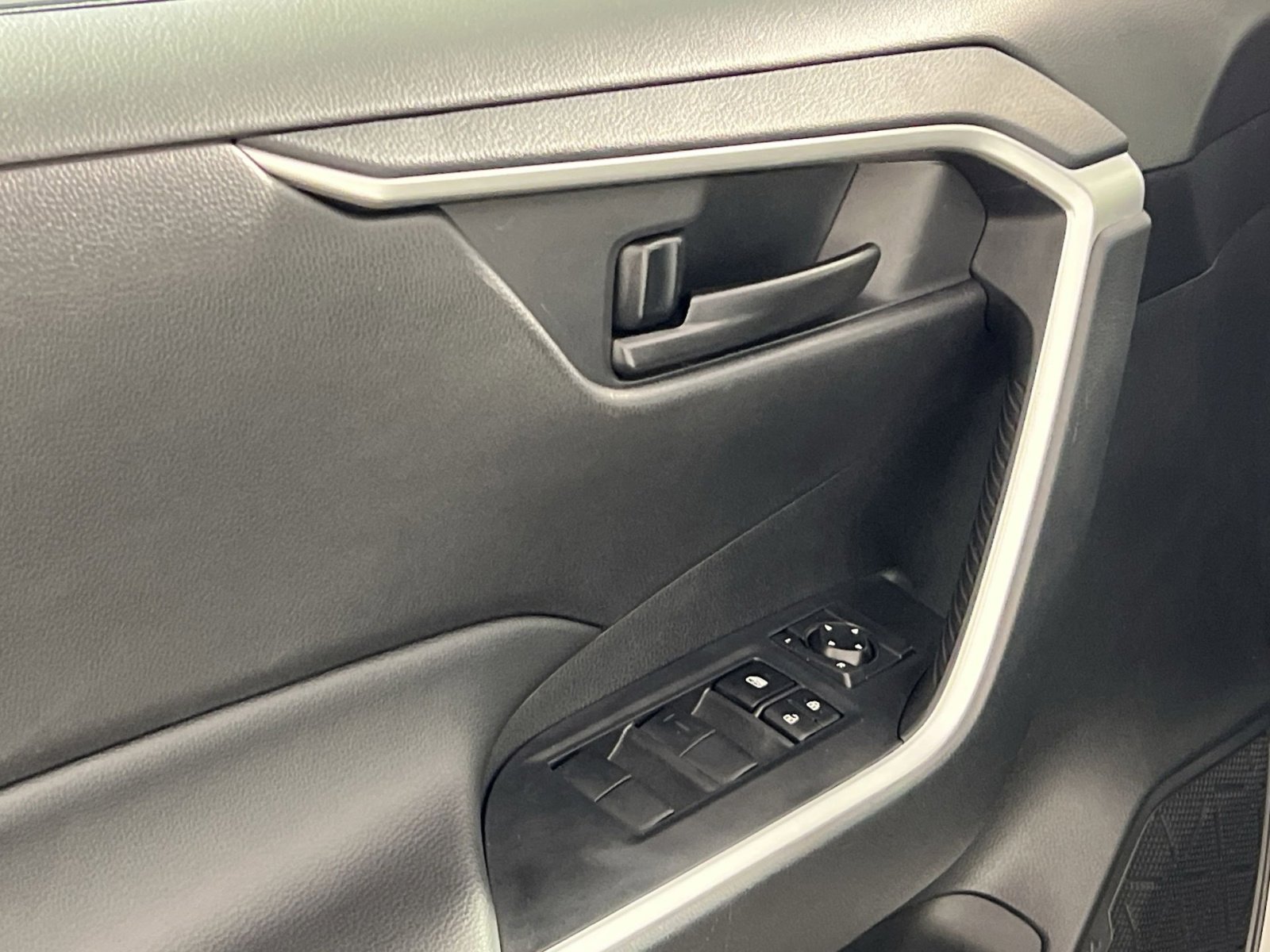 Used 2024 Toyota RAV4 LE image 15