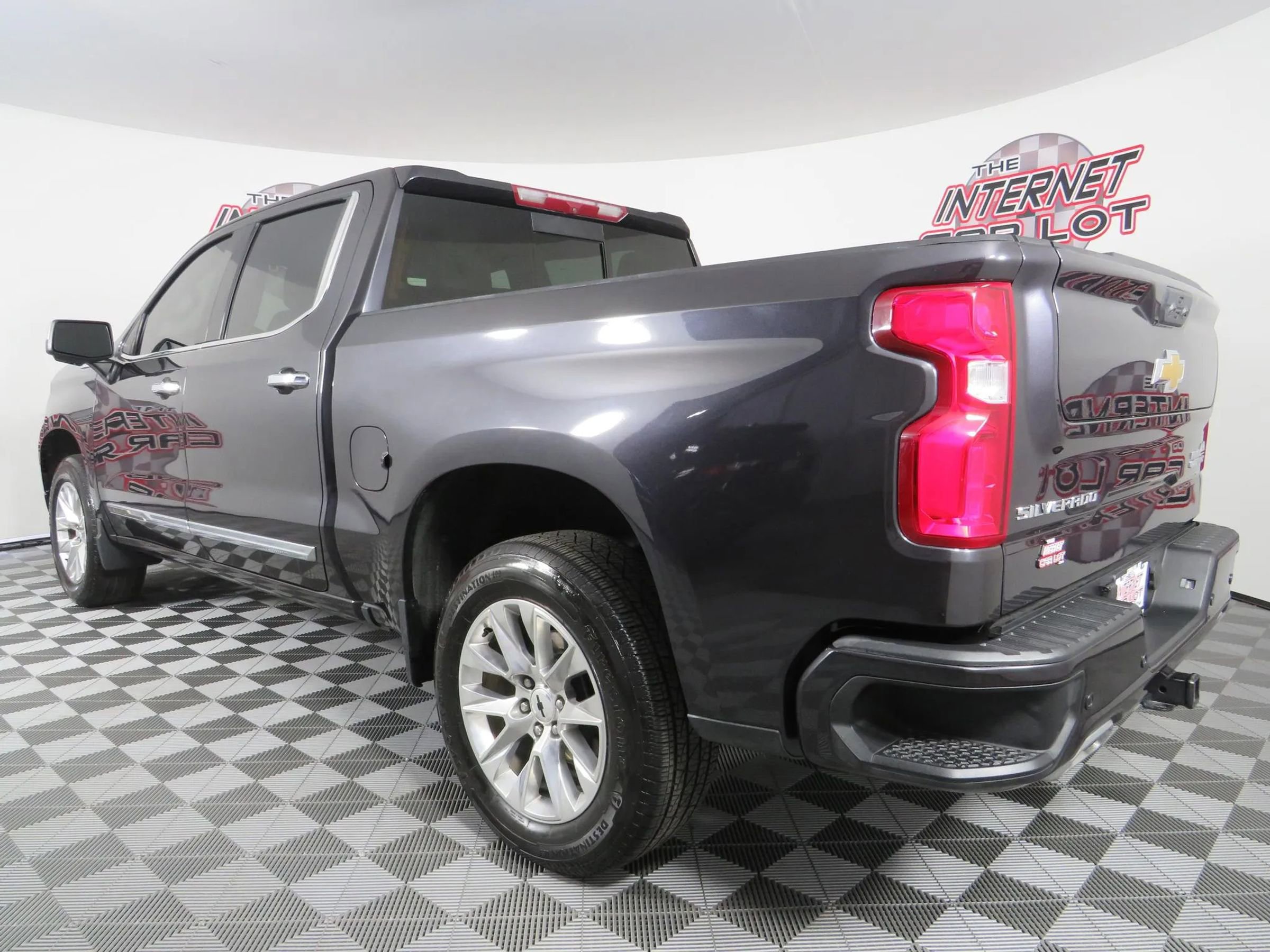 Used 2022 Chevrolet Silverado 1500 High Country w/ Z71 Off-Road Package AWD/4WD image 5