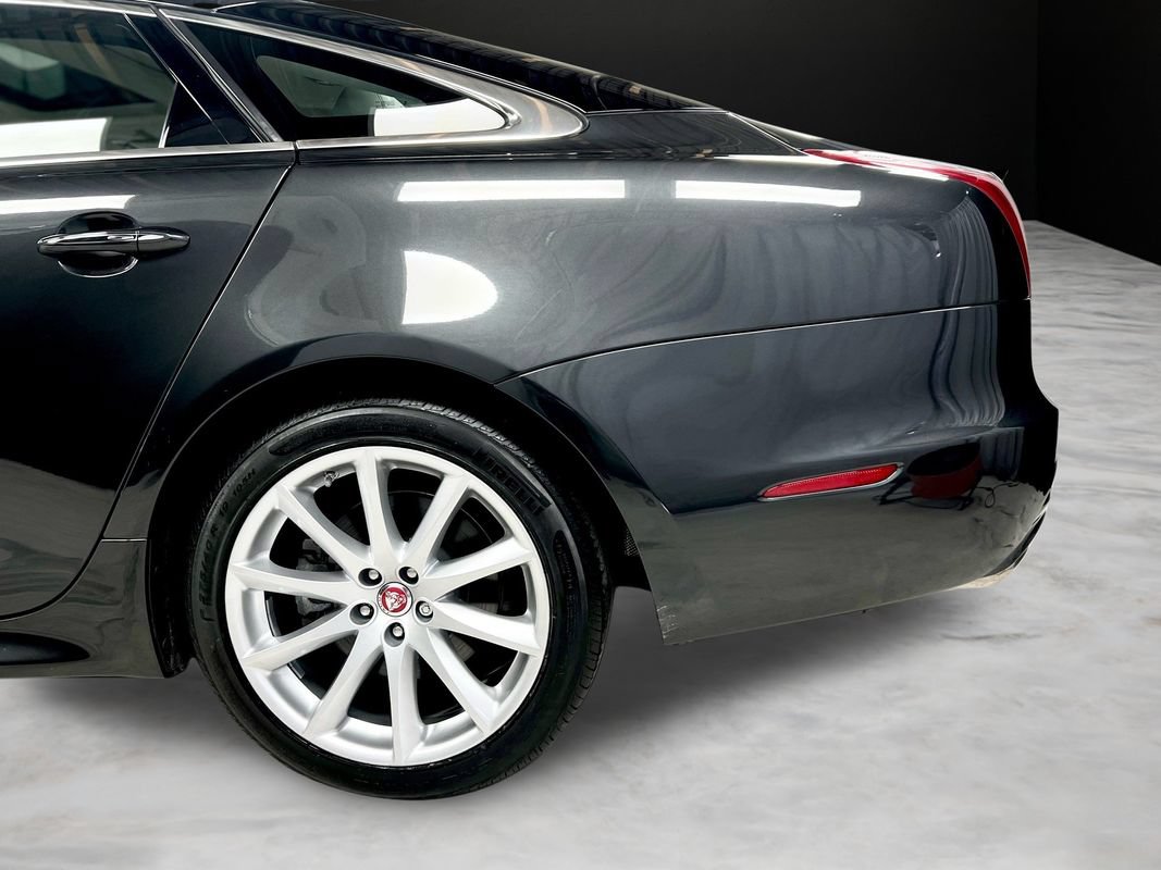 Used 2016 Jaguar XJ R-Sport AWD/4WD image 39