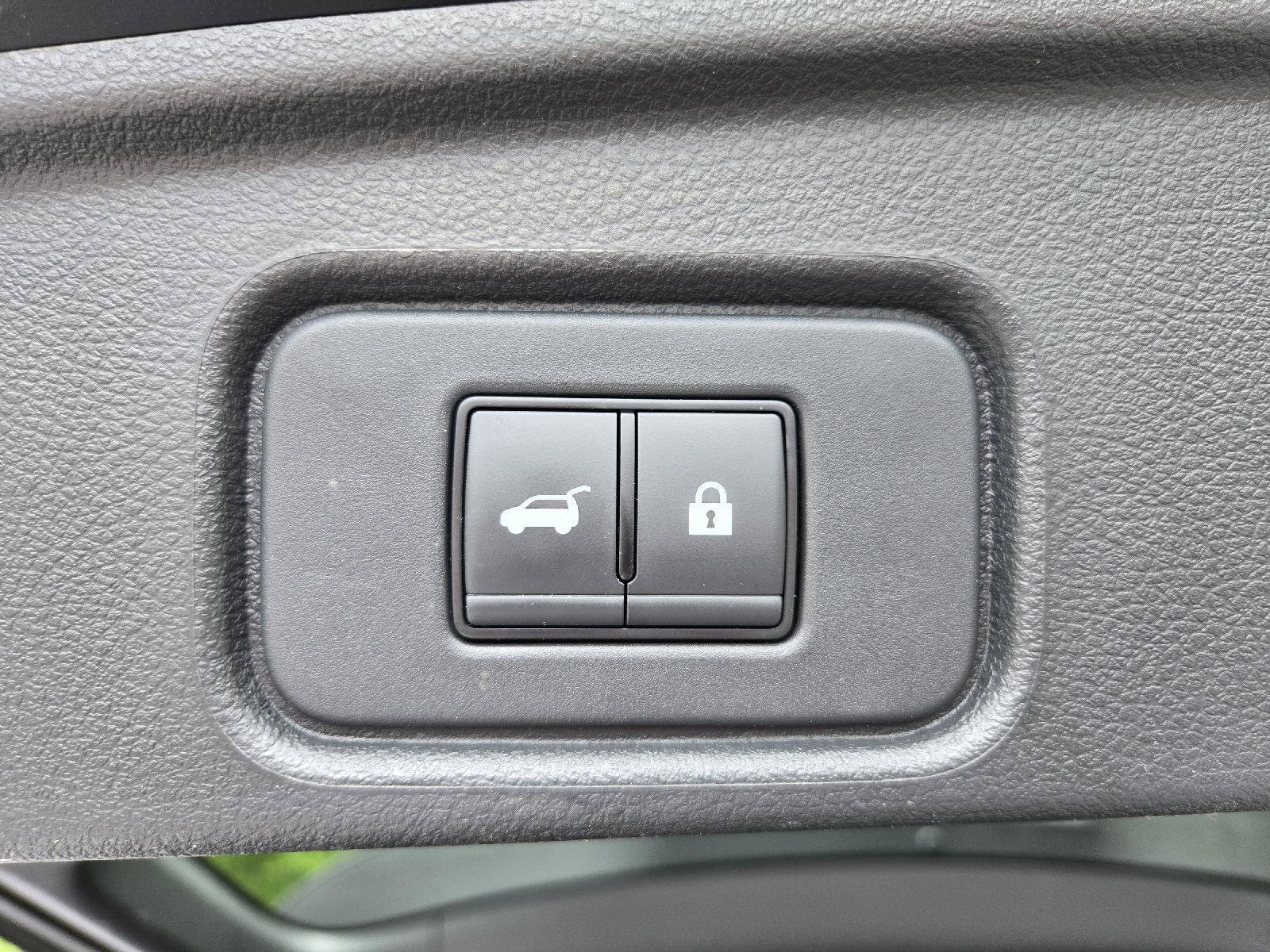 Used 2023 Nissan Pathfinder SV w/ SV Premium Package AWD/4WD image 10