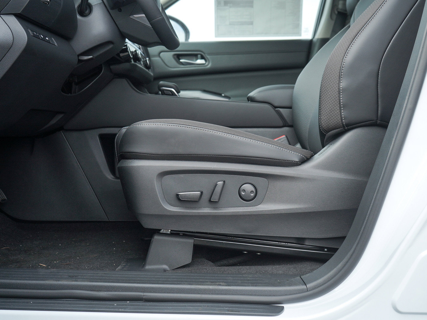 New 2026 Nissan Pathfinder SL AWD/4WD image 19