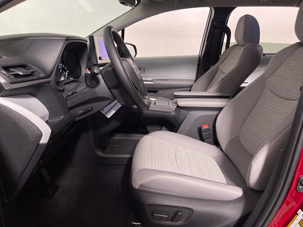 New 2026 Toyota Sienna LE FWD image 12