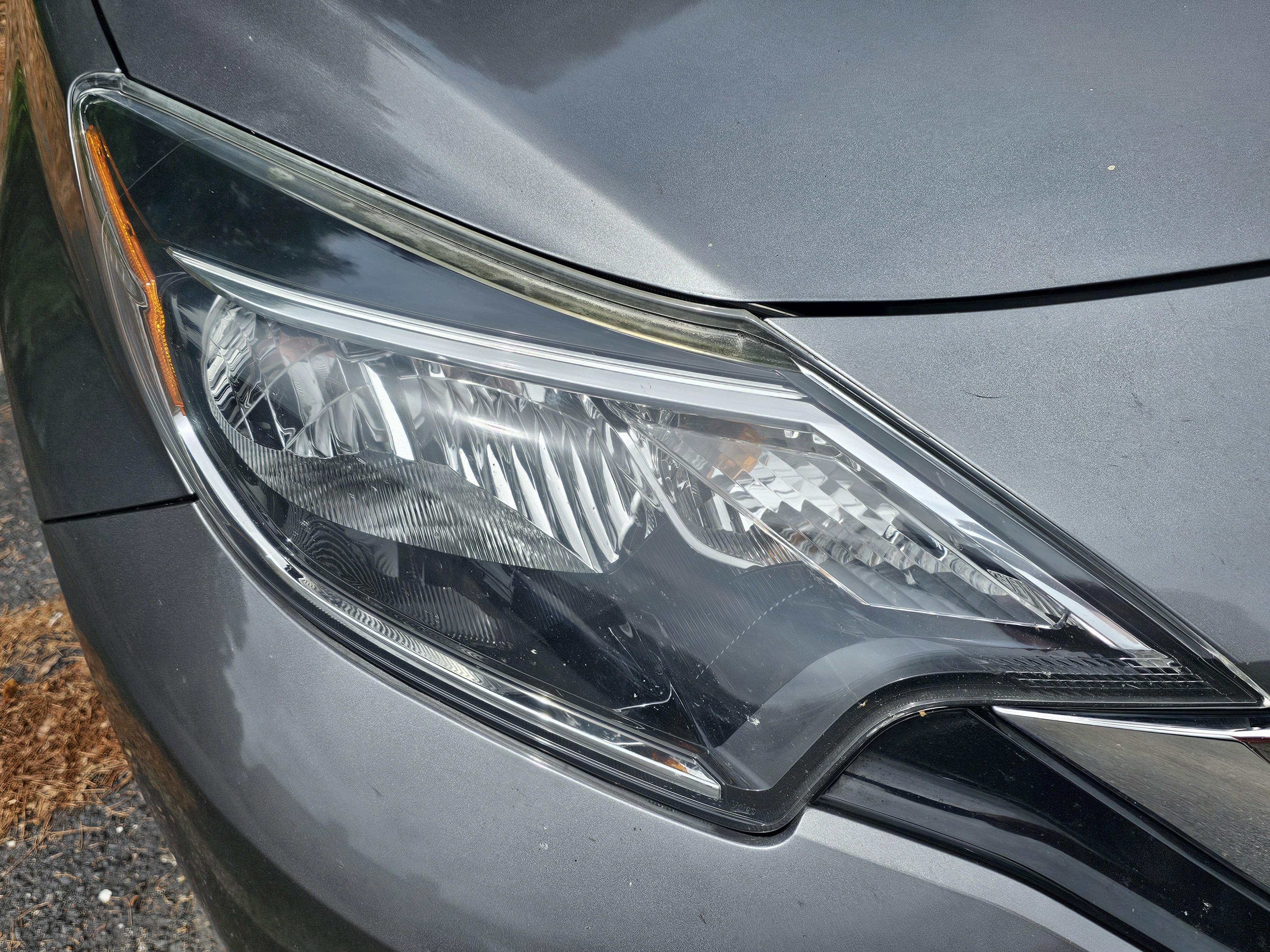 Used 2019 Nissan Versa Note SV FWD image 3