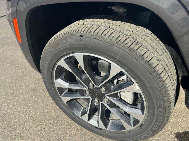 Certified 2025 Jeep Grand Cherokee Overland AWD/4WD image 10