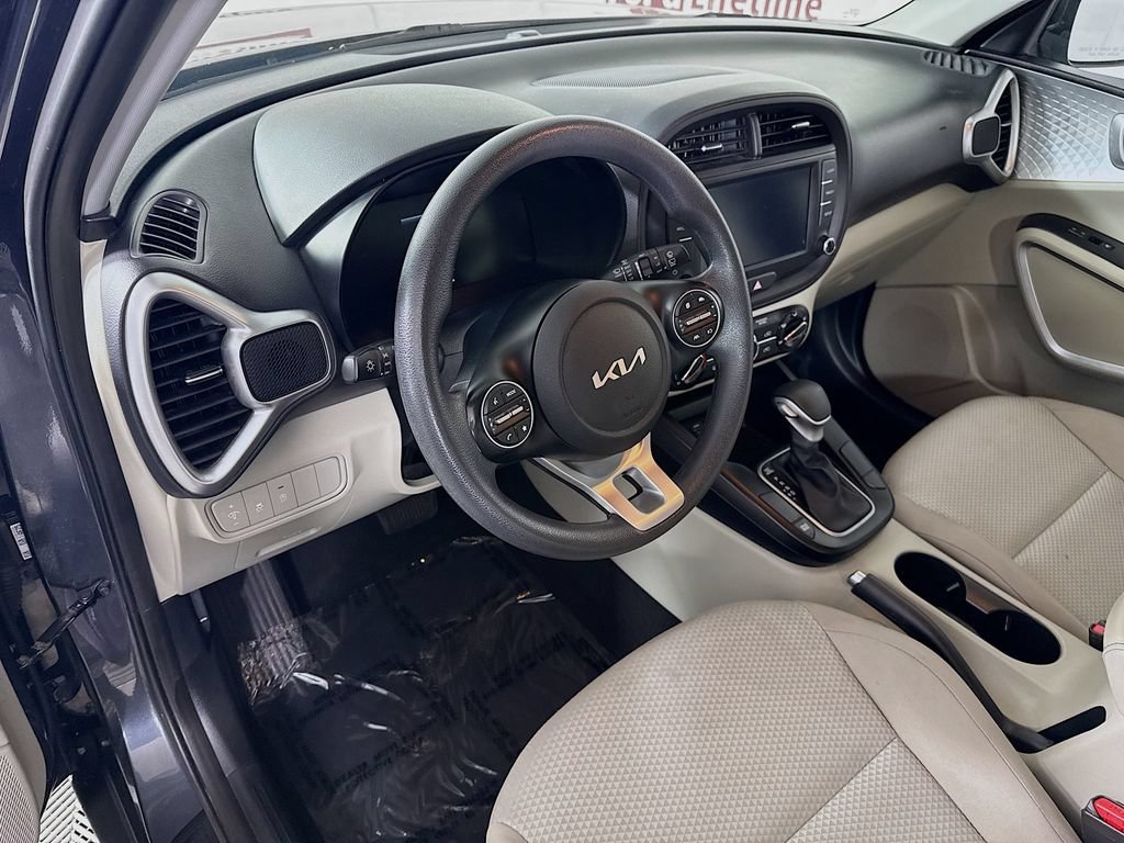 Used 2023 Kia Soul LX w/ LX Technology Package FWD image 16