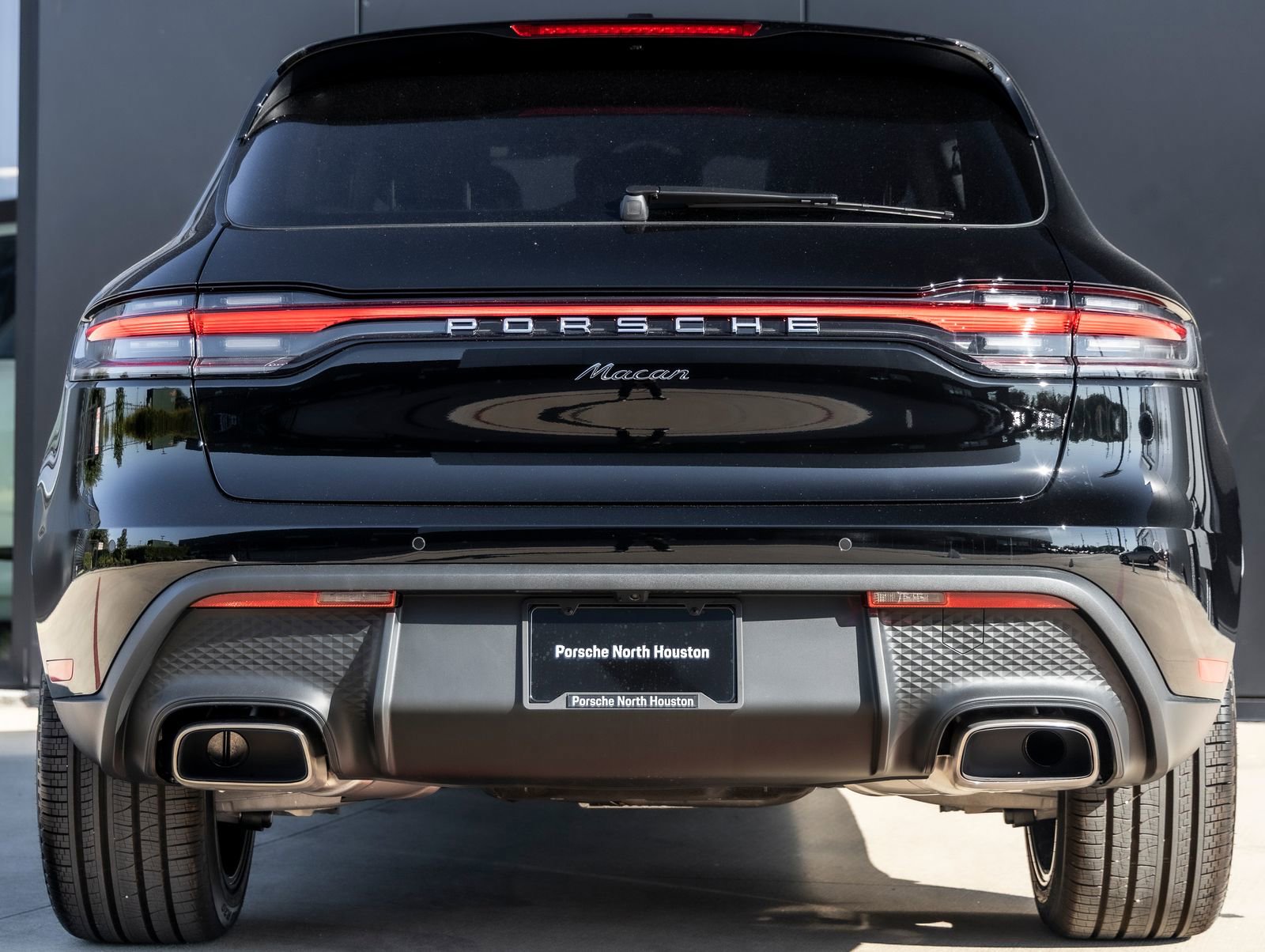 Certified 2026 Porsche Macan AWD/4WD image 8