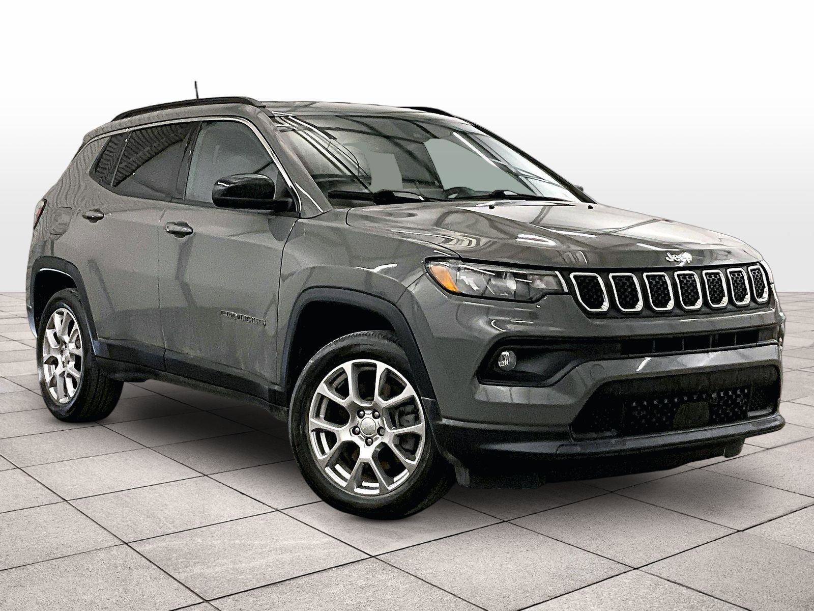 Used 2023 Jeep Compass Latitude AWD/4WD image 2