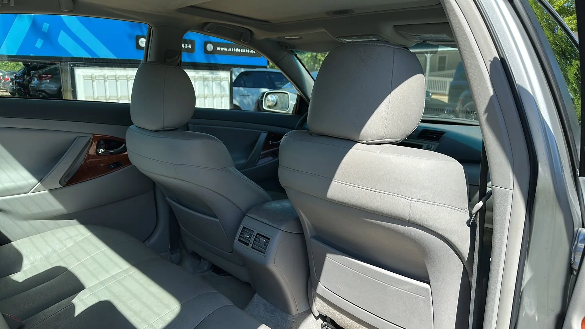 Used 2011 Toyota Camry XLE w/ SE/XLE Extra-Value Pkg FWD image 19