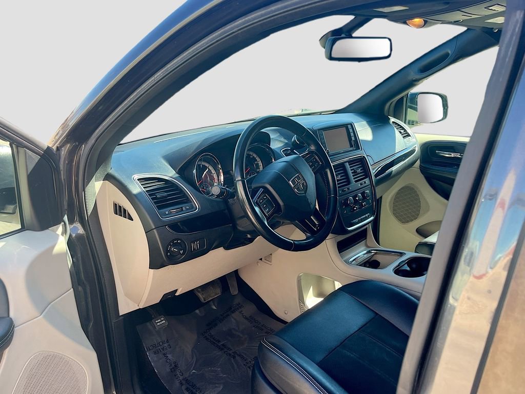 Used 2020 Dodge Grand Caravan SXT image 9