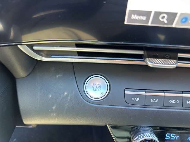 Used 2024 Hyundai Elantra SEL image 20