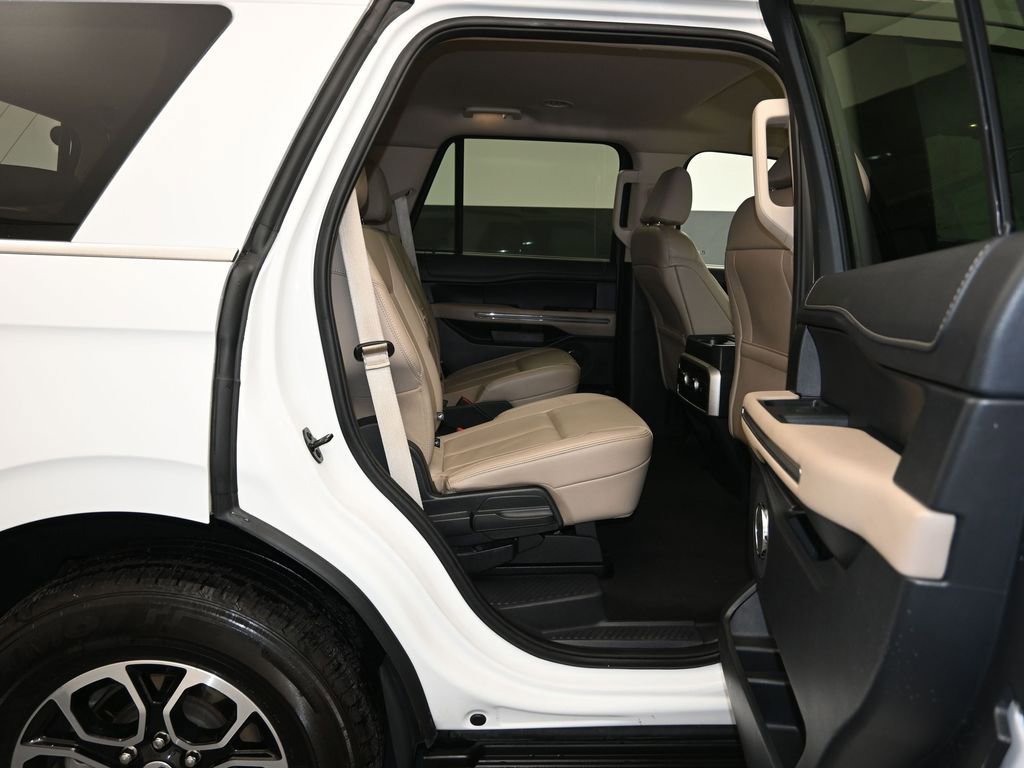Used 2024 Ford Expedition XLT image 27