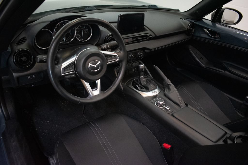 Used 2021 MAZDA MX-5 Miata Club RWD image 11