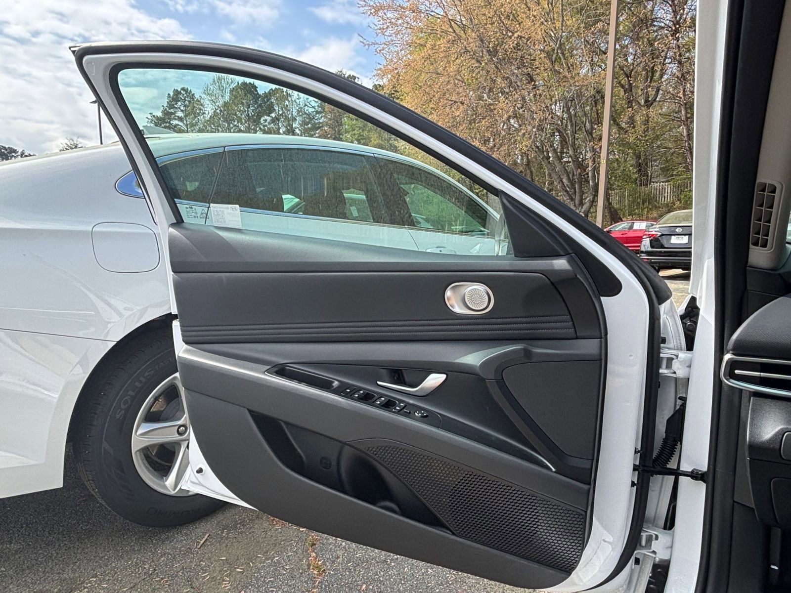 Used 2025 Hyundai Elantra SEL FWD image 18