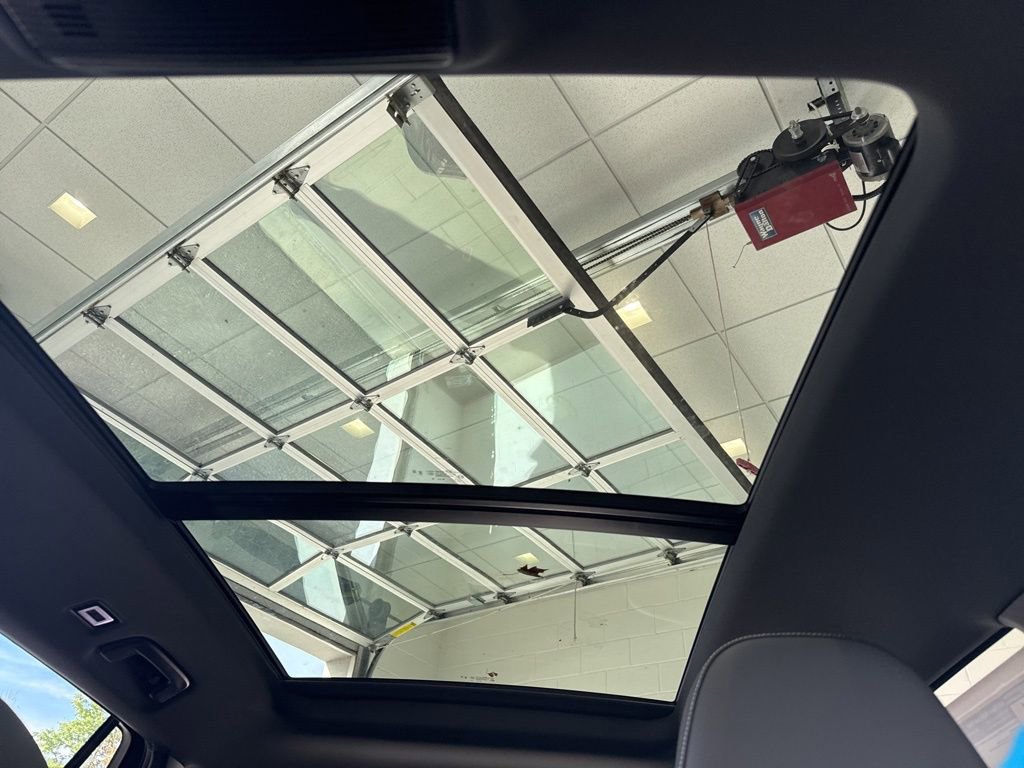 New 2025 Volkswagen Tiguan SE R-Line image 24