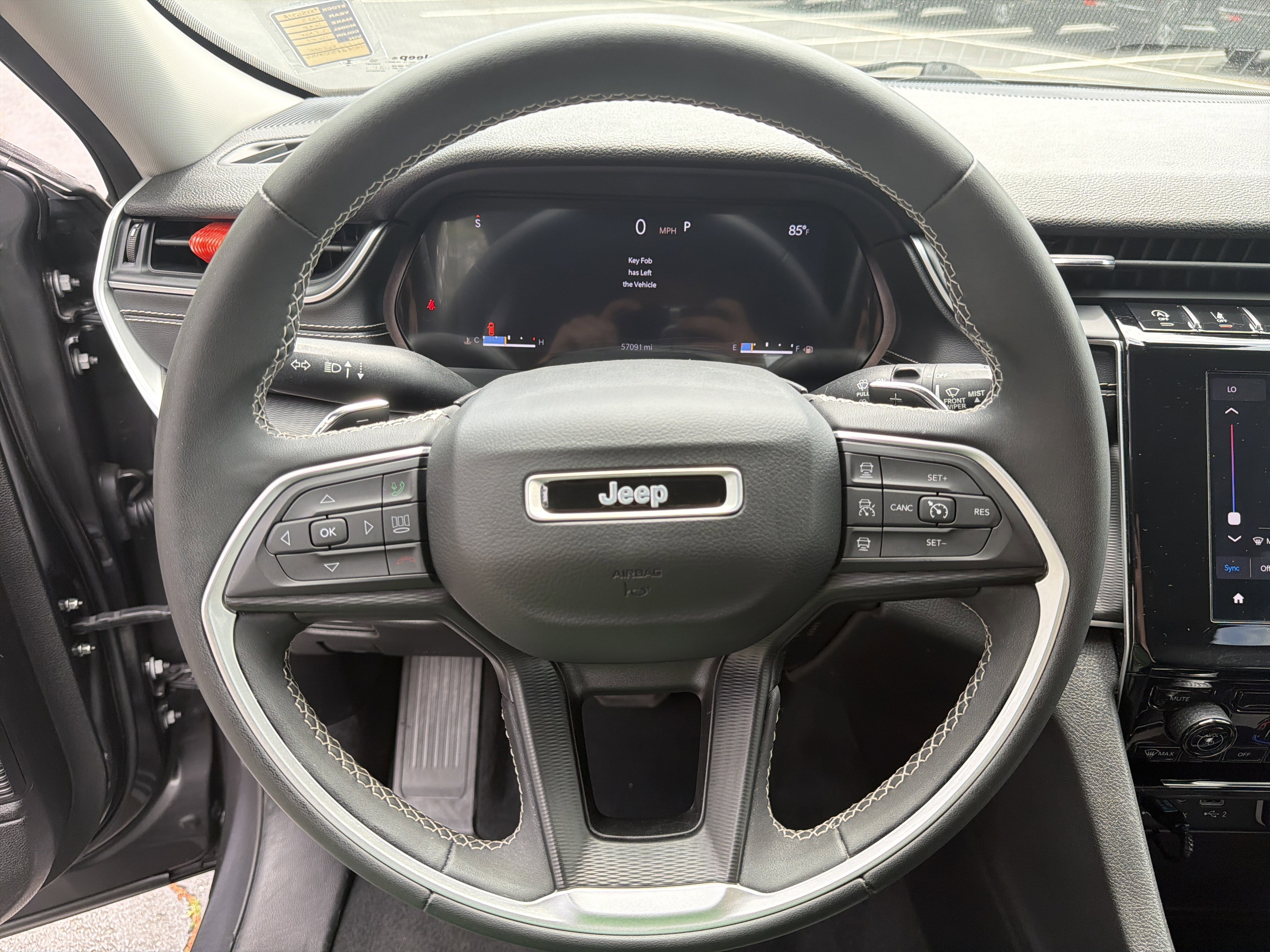 Used 2023 Jeep Grand Cherokee Laredo AWD/4WD image 28
