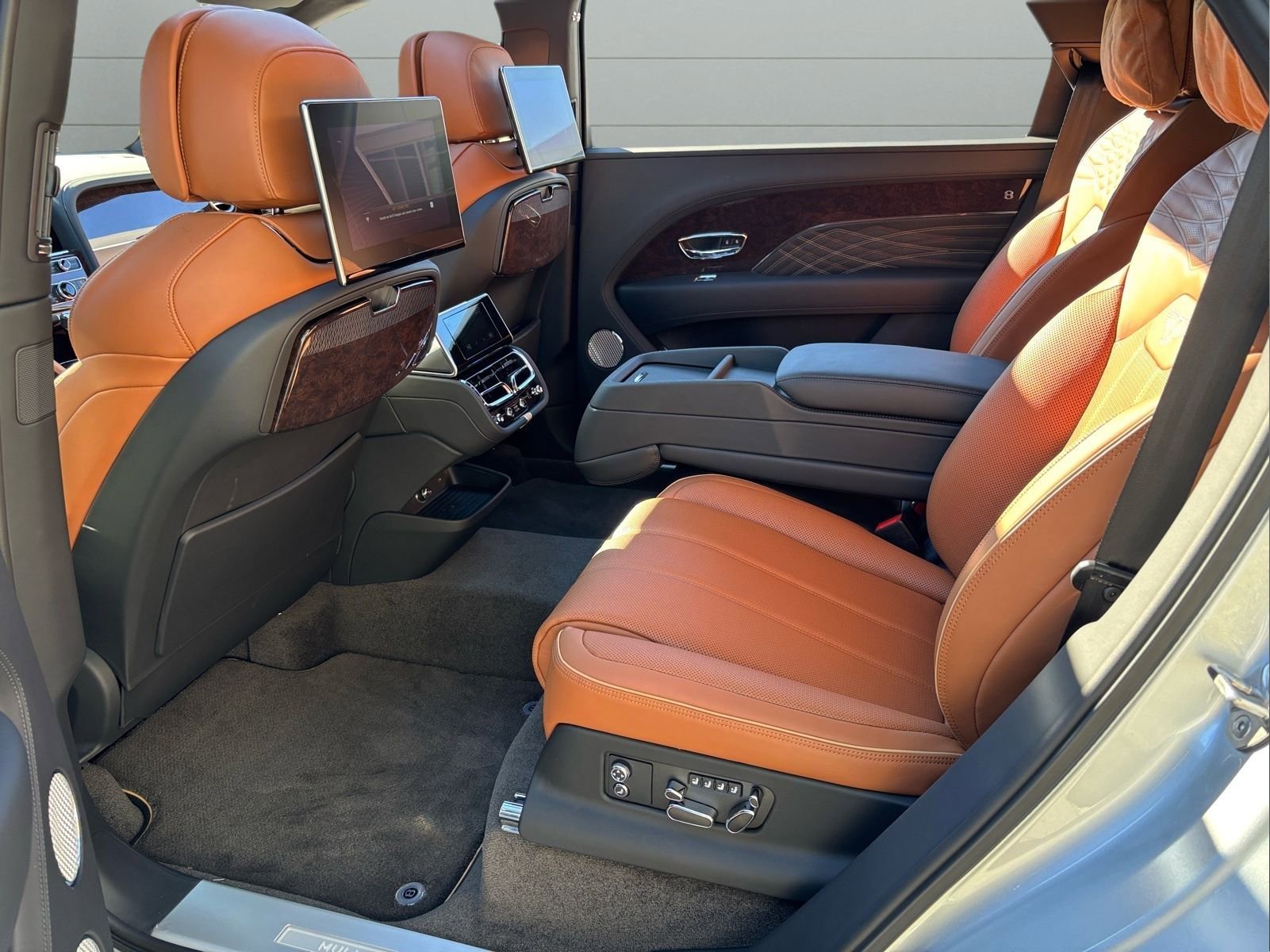 New 2025 Bentley Bentayga Extended Wheelbase image 18
