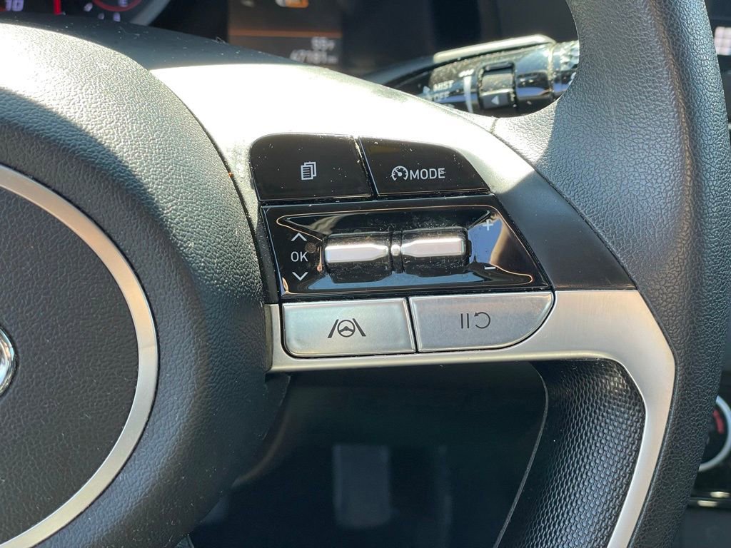 Used 2023 Hyundai Elantra SEL w/ Preferred Accessory Package image 16