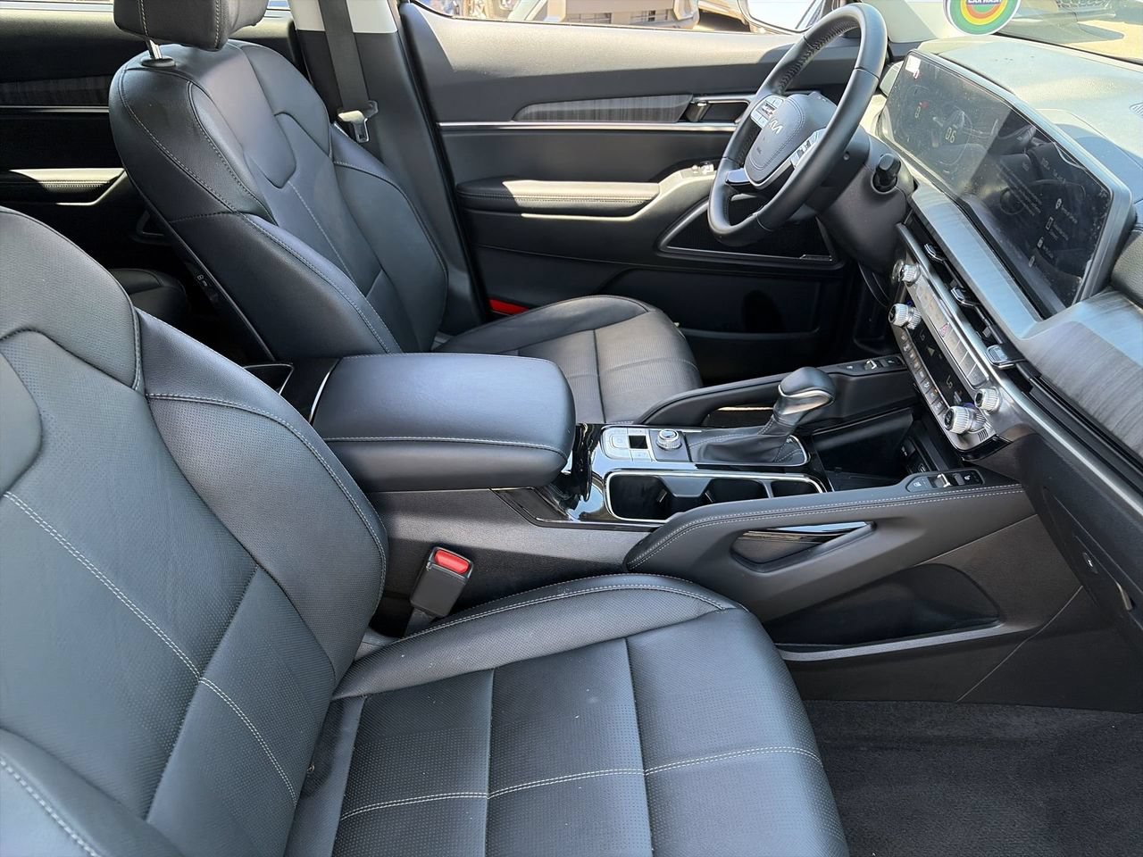 Certified 2025 Kia Telluride EX w/ EX Captain's Chair Package FWD image 11