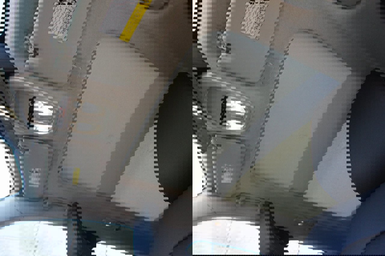 Certified 2025 Volvo XC40 B5 Plus image 28