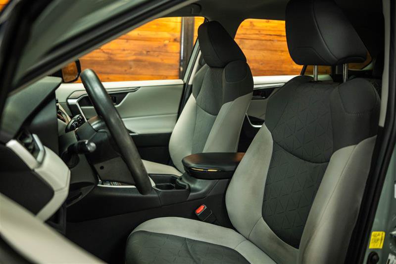 Used 2021 Toyota RAV4 XLE FWD image 9