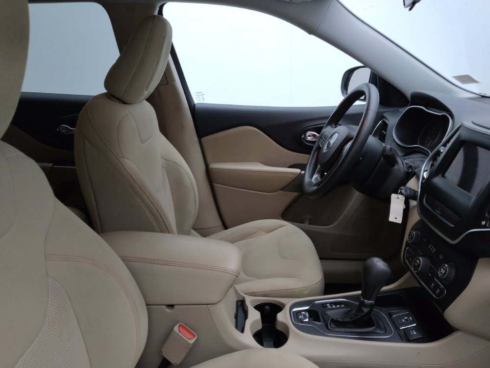 Used 2019 Jeep Cherokee Latitude w/ Popular Appearance Group image 21