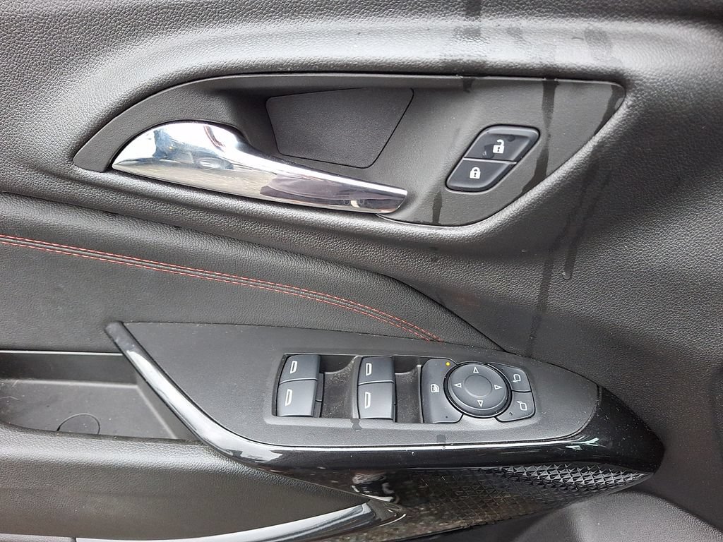 Used 2024 Chevrolet Trax RS w/ Sunroof Package FWD image 18
