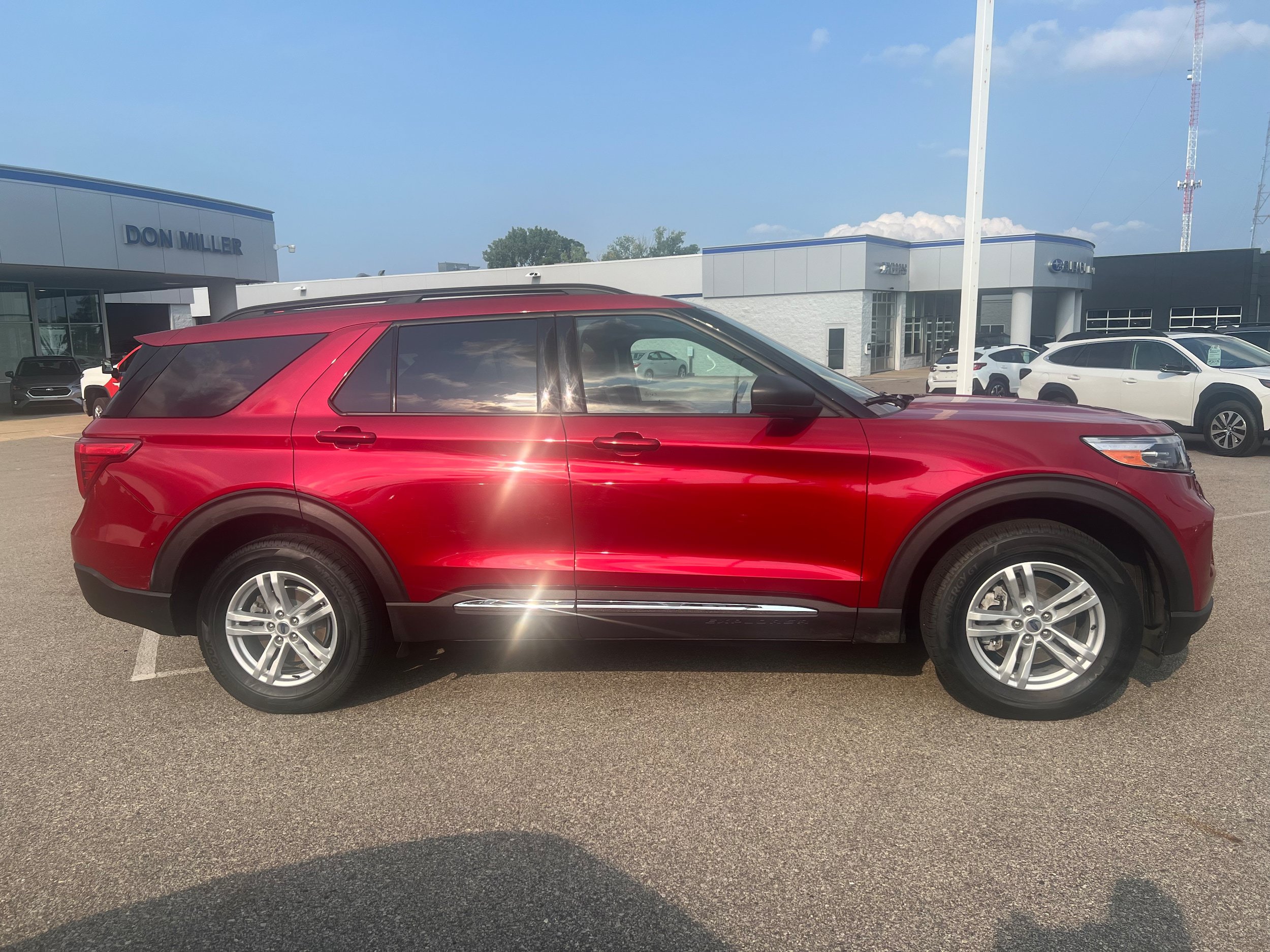 Used 2020 Ford Explorer XLT w/ Equipment Group 202A AWD/4WD image 8