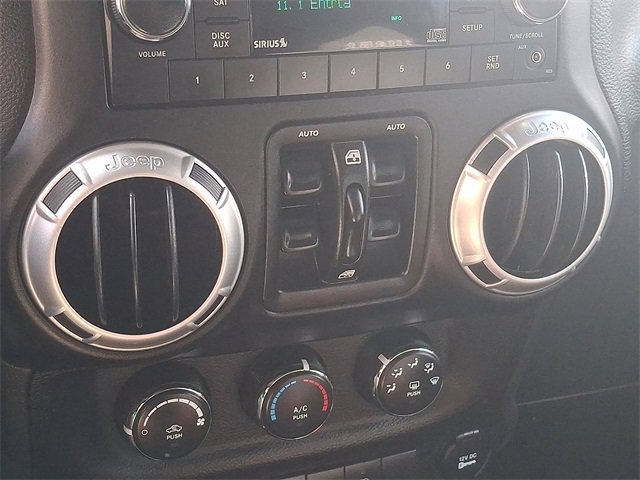 Used 2018 Jeep Wrangler Unlimited Sahara w/ Connectivity Group image 19