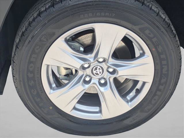Used 2025 Toyota RAV4 XLE AWD/4WD image 22
