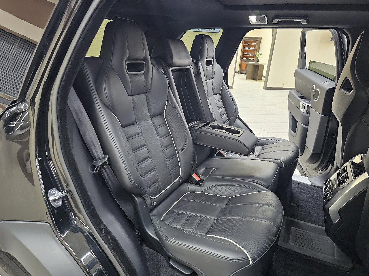 Used 2017 Land Rover Range Rover Sport SVR image 25