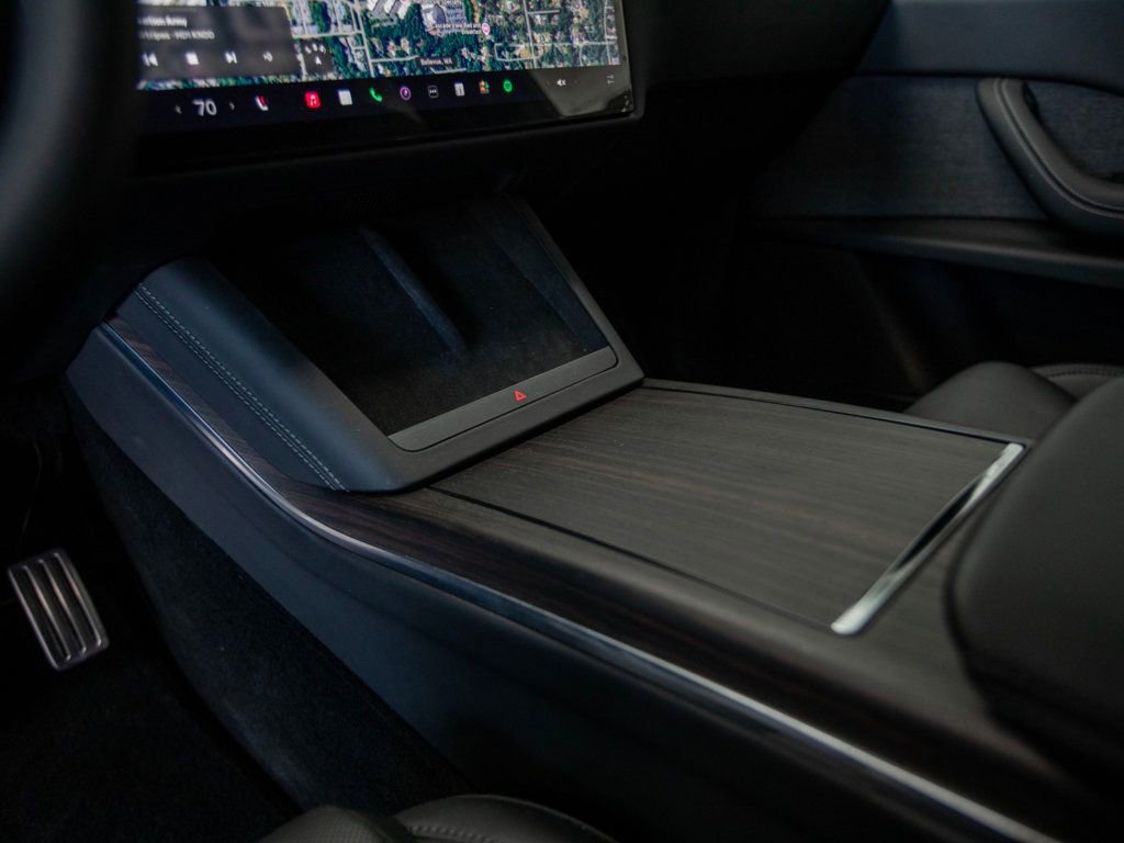 Used 2024 Tesla Model X image 30