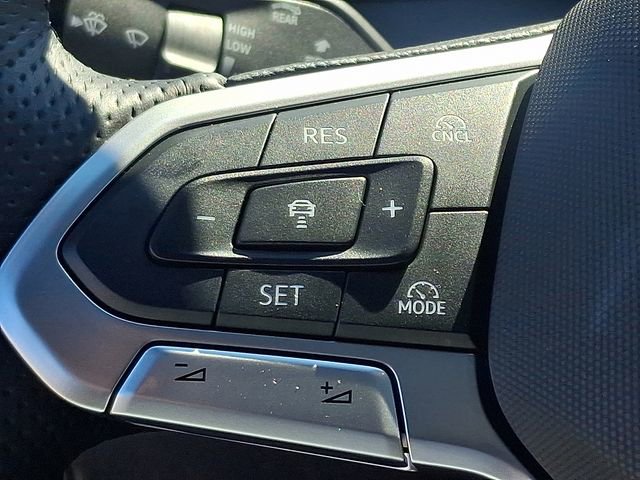 Certified 2025 Volkswagen Tiguan SE R-Line image 22