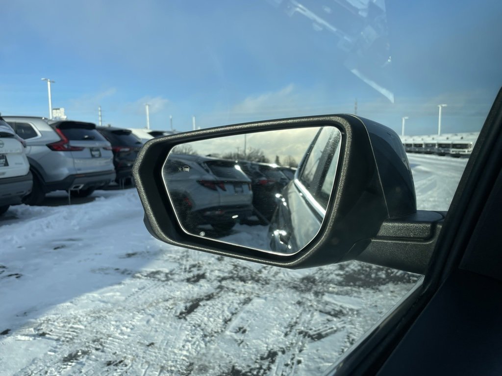 Used 2024 Chevrolet Equinox LT image 38