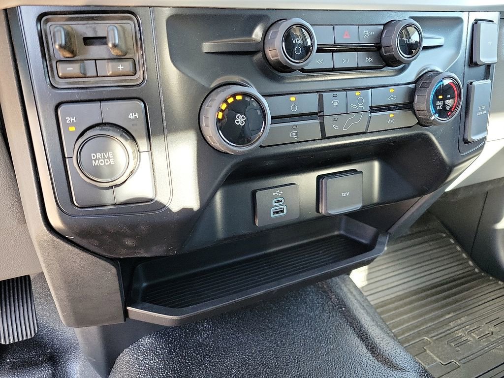 New 2026 Ford F550 4x4 Regular Cab Super Duty image 25