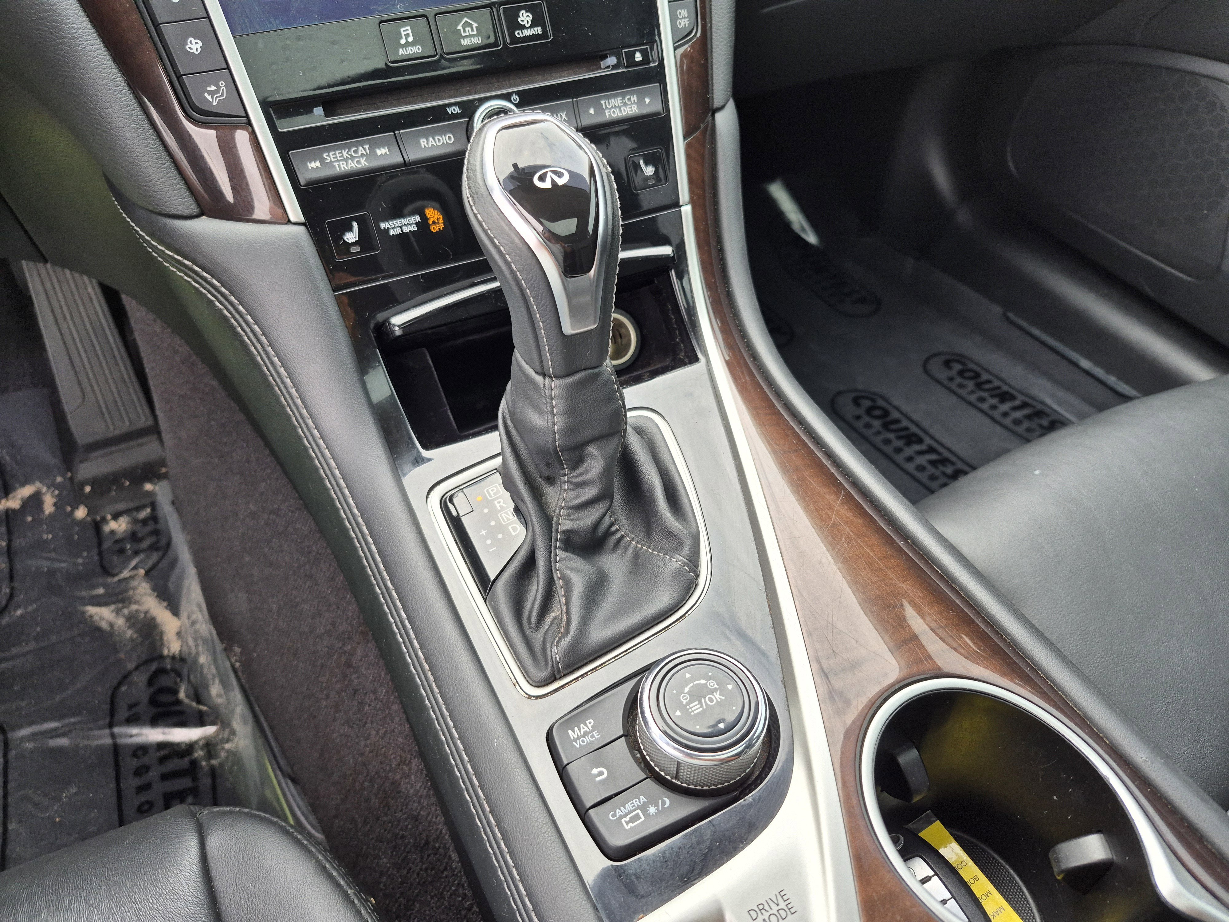 Used 2018 INFINITI Q50 Luxe w/ Essential Package (3.0T Luxe) RWD image 30