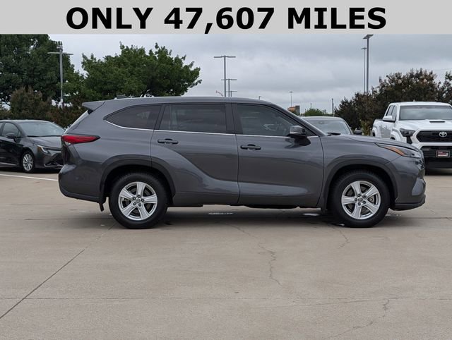 Used 2023 Toyota Highlander LE FWD image 4