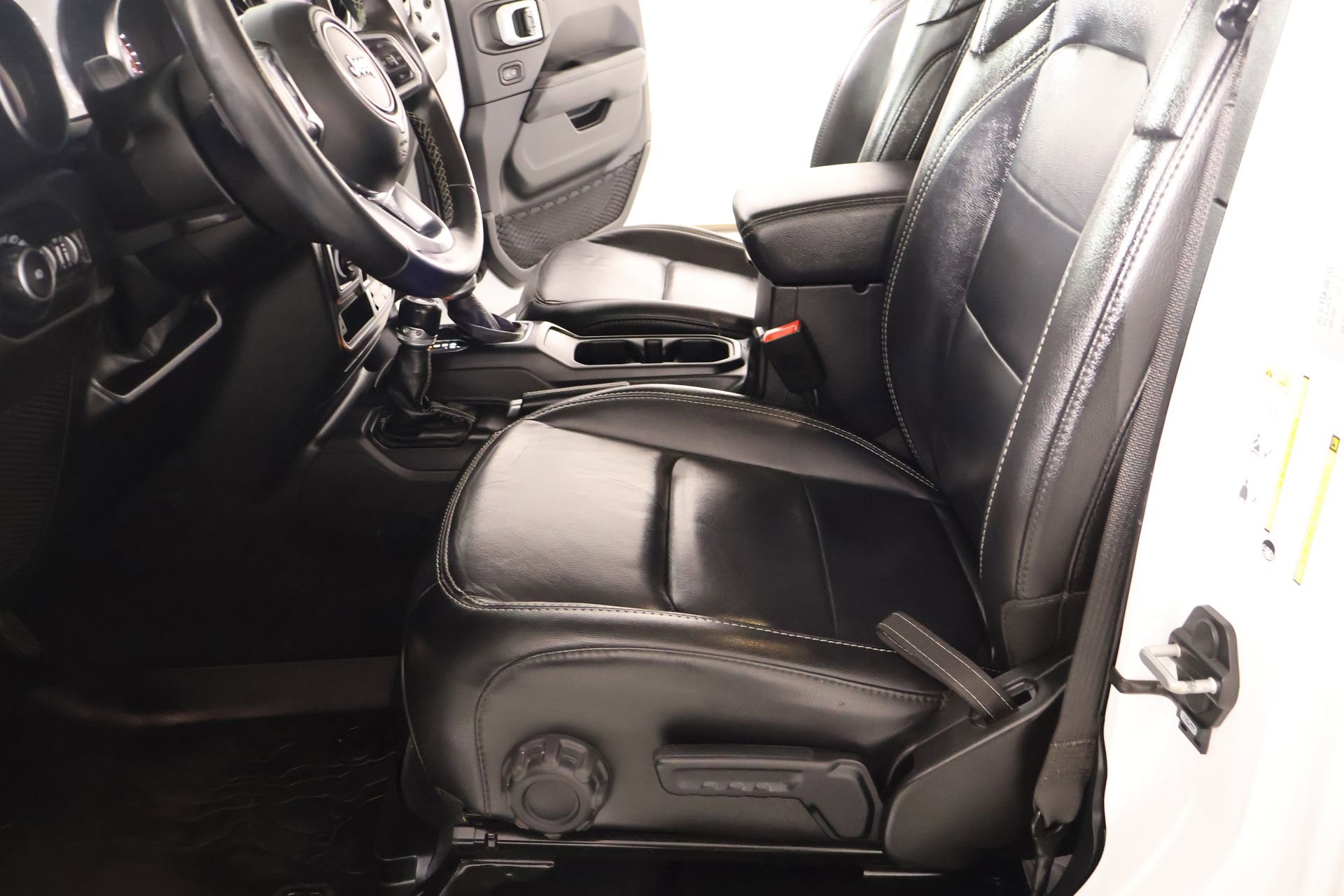 Used 2020 Jeep Wrangler Unlimited Sahara image 11